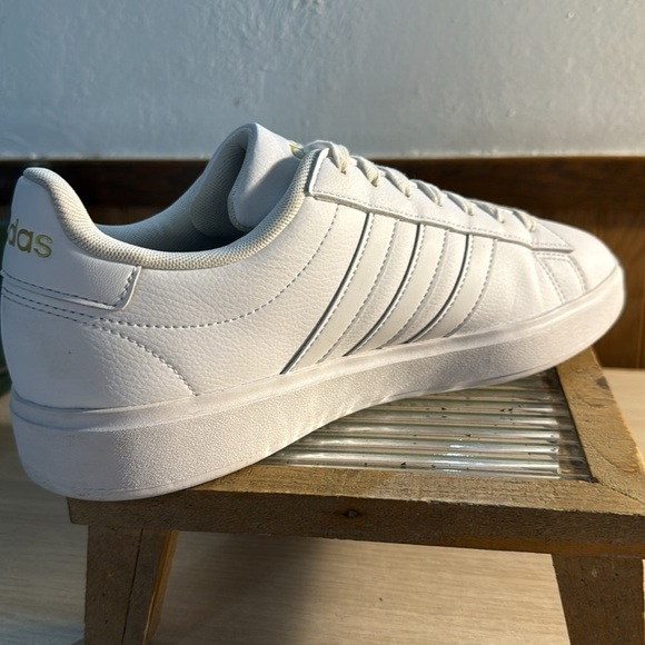 Adidas Women’s Grand Court 2.0 Shoes Size 10 - Picture 2 of 12